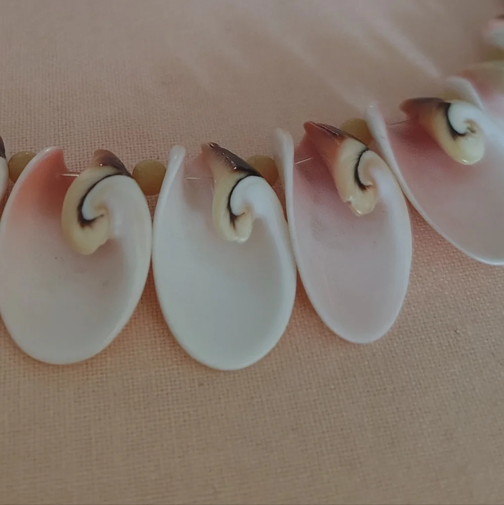 Vintage Luhuanus Strombus Spiral Strawberry Conch Shell Necklace Boho Beach - Picture 5 of 8